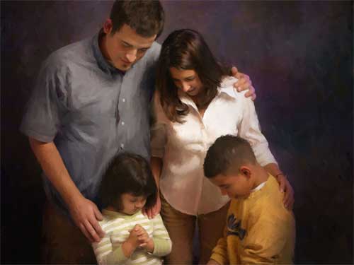 Padres-orando-por-hijos